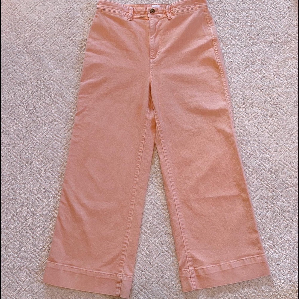 Gap high rise , wide leg pant ! Subtle orange color that’s perfect for summer !